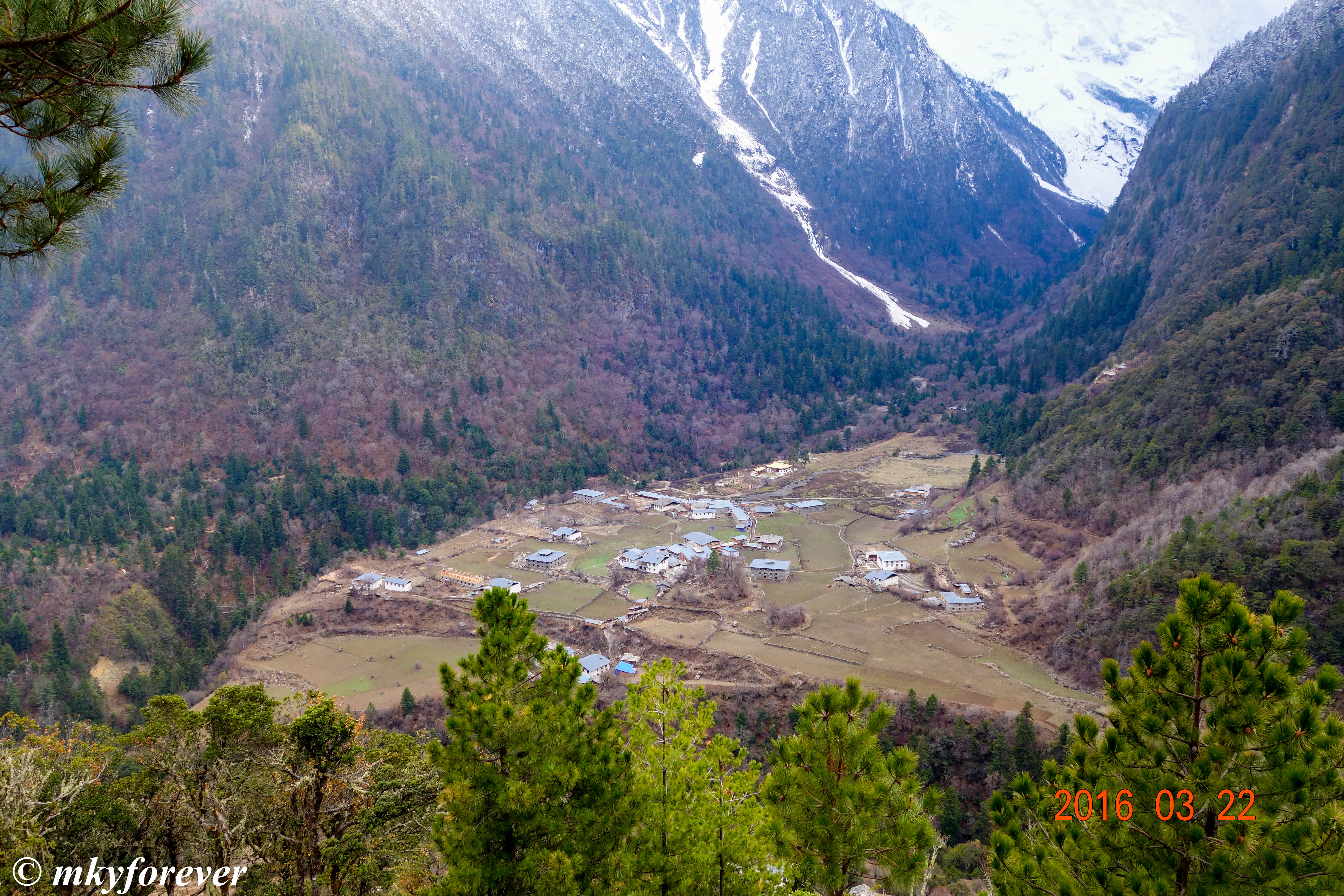 雪山、村庄