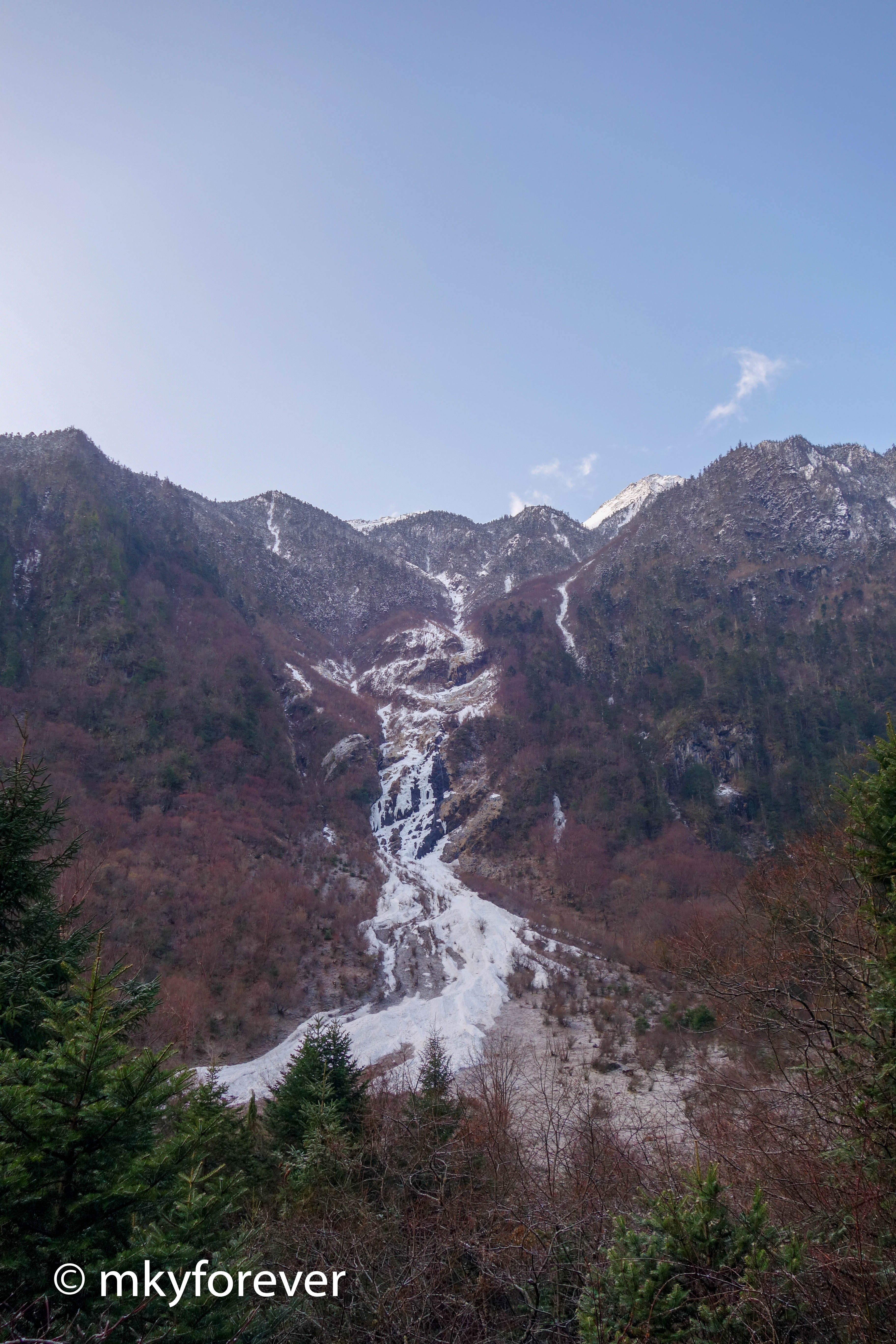 山-雪道